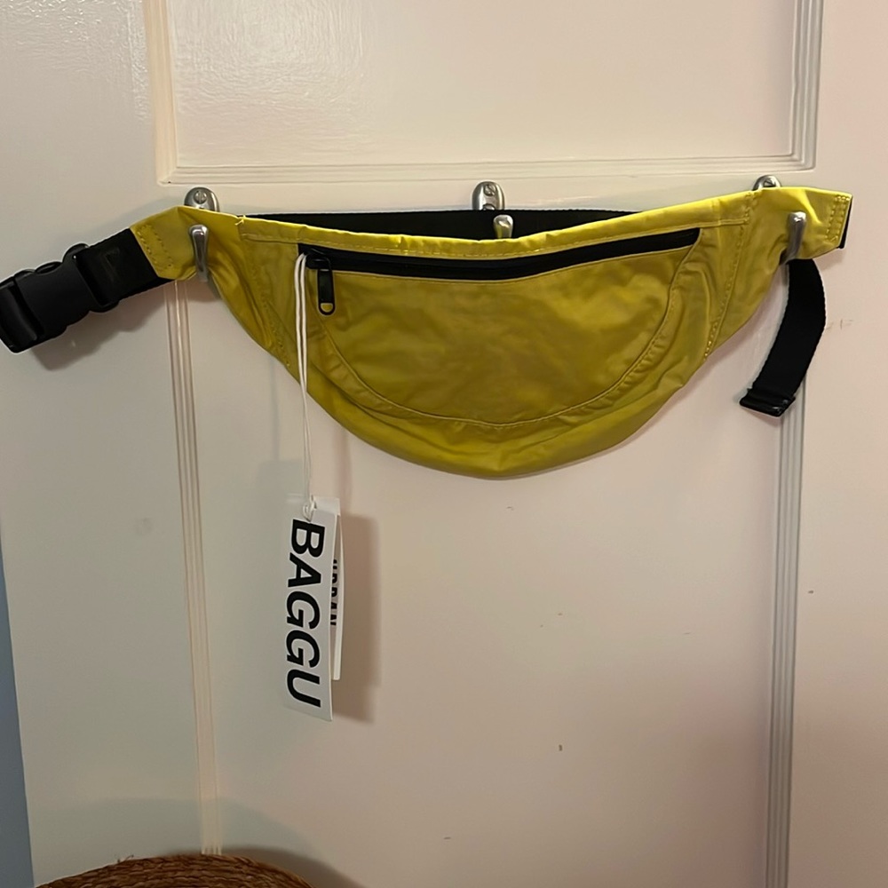 Baggu Crescent Fanny Pack